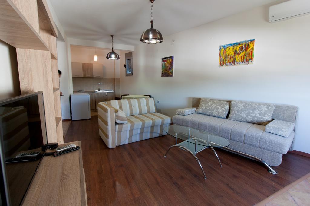Art I Apartments Ulcinj Exterior photo